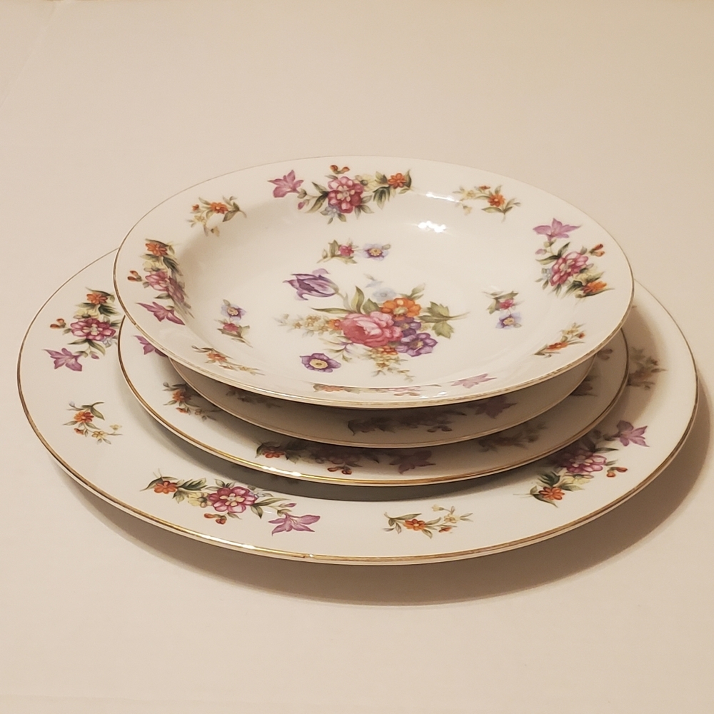 Harmony House Dresdania Plates - Picture 9 of 16